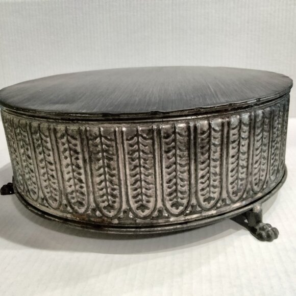 Round Metal Cake/Display Risers, Set of Two, Vintage, NWT - Picture 2 of 14